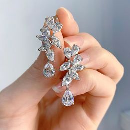 Fine Moissanite Diamond Dangle Earring 100% Real 925 sterling silver Wedding Drop Boucles d'oreilles pour les femmes Promesse Bijoux de fiançailles