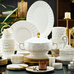 Fijn Nordic Bone China Dinware 82 stks keramische gouden velg porselein servies wit diner sets