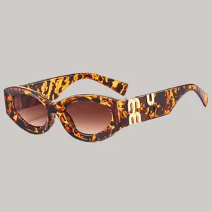 Lunettes de soleil pour femmes fines PC matériel épais motif léopard jambes miroir mui mui lunettes de luxe haute apparence lentille carrée dégradée uv400 lunettes chaude hj085 C4