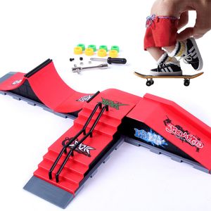 Finger Skateboards Set Toy Park Rampe Pièces pour Tech Practice Deck Funny Interior Extreme Sport Fingers Training 220608