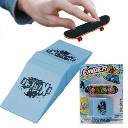 Jouets doigts de la rampe de skateboard doigt set mini kit de skateboards pour les doigts créatifs jouets, y compris les planches d'accessoires pour enfants d240529