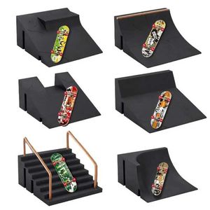 Finger Toys Mini Training Skating Board met oprit Interessante mini skateboard speelgoed vinger skateboards speelgoed set vingeroefening D240529