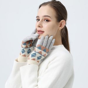 Gants sans doigts Gants d'hiver tricotés à la mode pour femmes Écran tactile épais Gant chaud et froid Automne Peluche Casual Losange Motif Gants d'équitation 221203