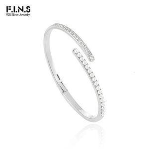 Nageoires Elegant Shell Pearl S925 Bracles ouverts en argent sterling pour femmes Luxury Square Bracelet en zircone cubique Fashion Fine Jewel 240410