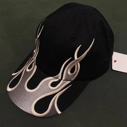 Gorra de béisbol de fuego Impreso Llama Hip Hop Street Wear Hat KANYE WEST Trucker Bone para hombres Mujeres Moda Papá Drop 231228