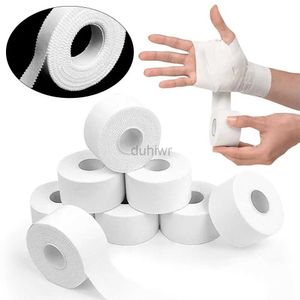 First Aid Supply 1pc Medical Imperproof Cotton White Boxing Adhesive Tape Strain Buthing Care Support Sport Bondage Physio Muscle Bandage élastique D240419