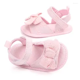 Primeros caminantes 0-18M Bebé Sandalias de niña de verano Decoración de nudo de mariposa Antideslizante Malla suave Suela transpirable Zapatos planos Zapato para caminar