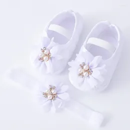 Eerste wandelaars 0-18 maanden Babymeisjes schoenen en hoofdband zachte zool niet-slip parelbloemprinses trouwjurk wieg voor geboren