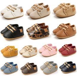 Premiers marcheurs 14 couleurs nés garçons PU chaussures à lacets bébé filles de haute qualité antidérapante semelle souple enfant en bas âge Frist Waliking 221007