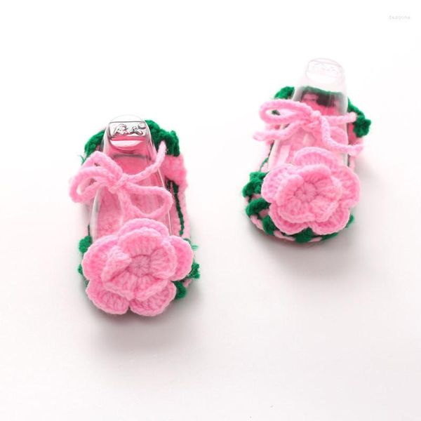 Primeros caminantes 2022 Cute Cuna Crochet Casual Baby Girls Hecho a mano Calcetín de punto Flor Zapatos infantiles Estilo Simple Calcetines para niños pequeños