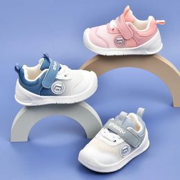 Premiers marcheurs 2023 automne enfant en bas âge enfants chaussures de couleur unie protecteur sûr bébé pré-marcheur crochet serrure léger baskets décontractées sport 231213