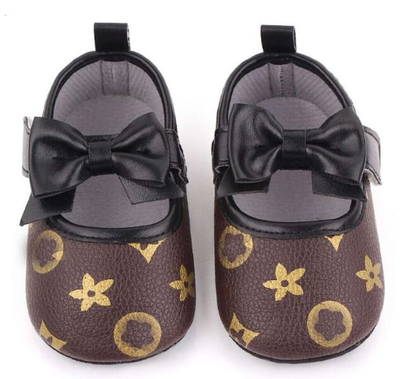 First Walkers 2023 Luxury Butterfly Knot Princess Chaussures pour bébés filles Soft Souded Flats Mocasins Toddler Crib Toddler Chaussures Baby Fashion