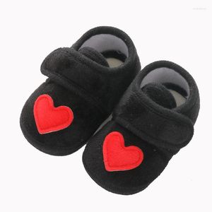 First Walkers 2023 Sand Baby Sweet Shoes Born Boys Girls Infant Red Heart Prewalkers Crib Antislip