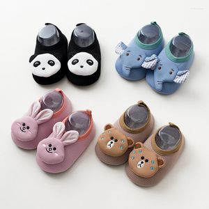 First Walkers 2023 calcetines de primavera y verano zapatillas para bebés niños de interior dibujos animados para niños no deslizantes para