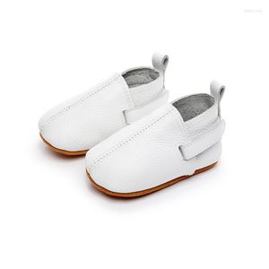 First Walkers 2023 Spring herfst geboren babyjongen meisje schoenen pu lederen solide zachte zool witte enfant peuter 0-2 jaar oud