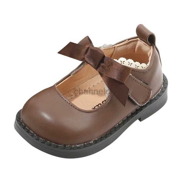 First Walkers 2024 filles habillent des chaussures droites en couleur uniforme en cuir chaussures en microfibre pour les filles bébé sur des chaussures de princesse à talons bas appartement de fête de printemps 240315