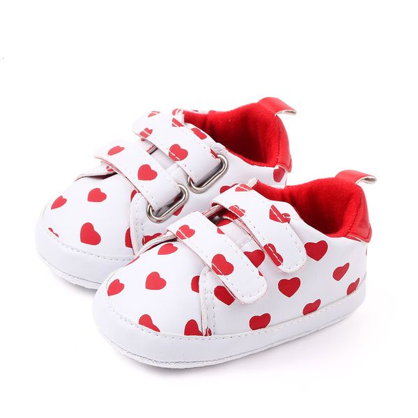 Premiers marcheurs bébé garçons filles chaussures né mignon coeur infantile antidérapant semelle souple fille accessoires enfant en bas âge garçon 230628