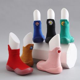 Premiers Marcheurs Bébé Garçons Filles Tout-Petits Antidérapant Intérieur Enfants Sol Pantoufle Solide Casual Enfants Respirant Coton Tricoté Chaussures Cadeau Idéal 230627