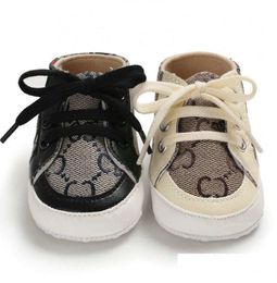 Premiers marcheurs bébé designers chaussures nouveau-né enfant toile baskets garçon fille semelle souple berceau 0-18 mois livraison directe enfants maternité DHGLC ventiler