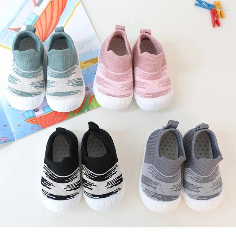 Primeros caminantes Bebé Educación temprana Zapatos ligeros y suaves para niños pequeños Tejidos Transpirables Antideslizantes Suela portátil al aire libre