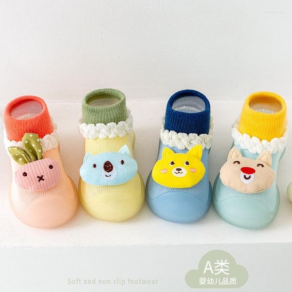 Primeros caminantes Calcetines de piso para bebé Suela suave Zapatos antideslizantes para niños y dibujos animados lindos para caminar en interiores
