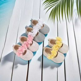 First Walkers Baby Girl New Flower Decoration Botthip Bottom Anti Slip Solid Color Solides Princess Shoes Walking 0-18M H240504