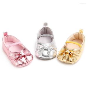 Eerste wandelaars Baby Girl Princess Pu Leather Shoes With Flowers Infant Soft Sole Spring Summer Crib Patent