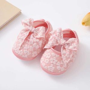 First Walkers Baby Girl Princess Shoes Summer First Step Walker Sweet Bow Soft en Smooth Baby Shoes Soft en Breathable Baby Shoes D240525