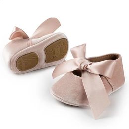 Primeros caminantes bebé niña princesa zapatos niño antideslizante plano softsole algodón goma cuna encantador mariposa nudo infantil 018m 231109