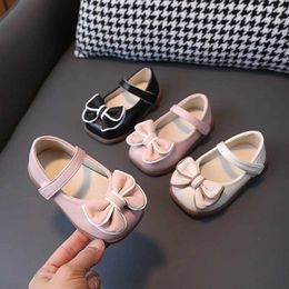 First Walkers Baby Girl Shoes Pu Pat Patent Flats para niñas Niños Pequeños Tamaño informal 21-30 Linda Princesa dulce H240504