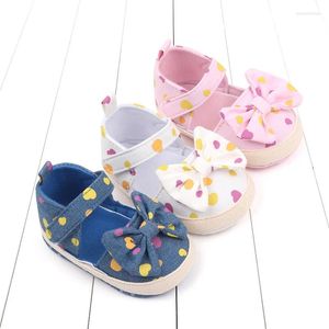 First Walkers Baby Girl Spring and Summer Sandaal Leuke boogknoop stippen zachte katoenen hoge kwaliteit geboren peuter 0-12 maanden 2024 mode