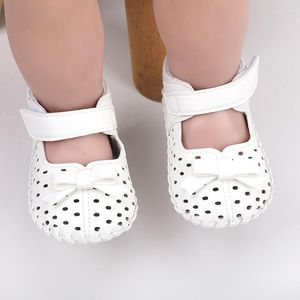 Premiers marcheurs bébé fille chaussures d'été respirant anti-dérapant semelle souple maison rue décontracté découpe sandale