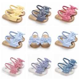 Eerste wandelaars babymeisjes boog knoop sandalen zomer zachte zool platte prinses jurk schoenen baby niet-slip schoenen 0-18m h240504