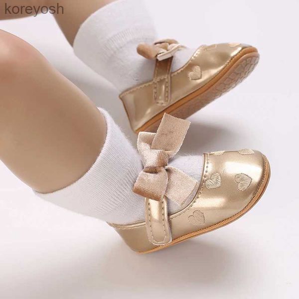 Primeros caminantes Bebé Niñas Mocasines lindos Patrón de corazón Bowknot Suela suave Zapatos planos de cuero de PU Primeros caminantes Zapatos de princesa de verano antideslizantes L231016