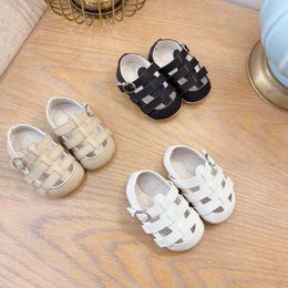 First Walkers Baby Sandals for Boys Summer Summer Nuevos zapatos antideslizantes de fondo suave Huecar Pu Leather infante H240504