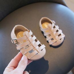 Sandalias para primeros pasos para bebés, zapatos de playa para niños pequeños de verano para primeros pasos, zuecos de cuero pequeños de 1 a 3 años, zapatos para niños pequeños 230323