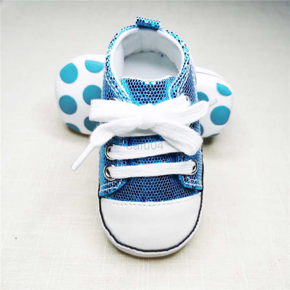 新生児キャンバスのための最初の歩行者の赤ちゃんの輝く靴
