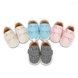 Premiers marcheurs bébé chaussures nés garçons filles infantile anti-dérapant fond souple Simple Plaid berceau enfant en bas âge décontracté Prewalkers