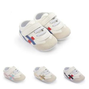 Eerste wandelaars Babyschoenen geboren Jongens Sneaker Meisjes Twee Gestreepte Kinderen Peuters Lace Up PU Leer Zachte Zolen Sneakers 018 Maanden 231128