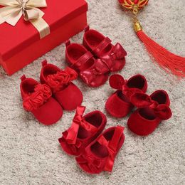 First Walkers Baby Shoes mignon Sweet Princess Style 0-1 an Fabric de non-glissement Sole nouveau-né rouge Holiday Walking 2024 Nouveau Ins Super H240504