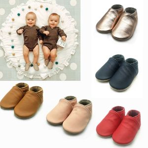 First Walkers Baby Shoes First Walkers Soft Leather Crib Shoes Peuter Slipper Booties baby Mocassins voor jongens en meisjes kruipende sneakers 230325