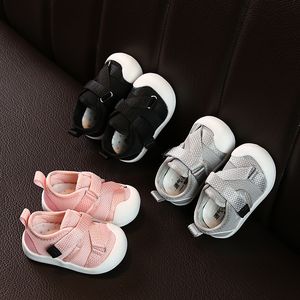 First Walkers Babyschoenen Leer Peuter Casual schoenen Zachte zool Kinderen Eerste wandelaars Mesh Ademende schoen voor jongens Girls Syr001 230520