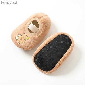 Babyschoenen Babyschoenen Winter Dikke Baby Leuke Cartoon Kinderschoenen Zachte rubberen zool Vloer Antislip Jongen Meisje Eerste peuter WalkerL231016