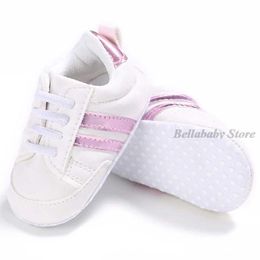 First Walkers Chaussures pour bébé avec semelles doux chaussures de bébé chaussures de sport mignons enfants premier pas à 18 mois Spring / été Baby Shoes D240525