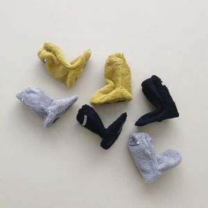 Chaussettes pour bébés, chaussures pour premiers pas, automne et hiver, à la mode, Style coréen, pelucheux, antidérapants, semelles souples, chaudes pour l'intérieur, 2024