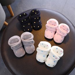 Premiers marcheurs bébé chaussettes hiver garçon fille chaussons peluches doux enfant en bas âge chaussures anti-dérapant chaud né bébé berceau 230909