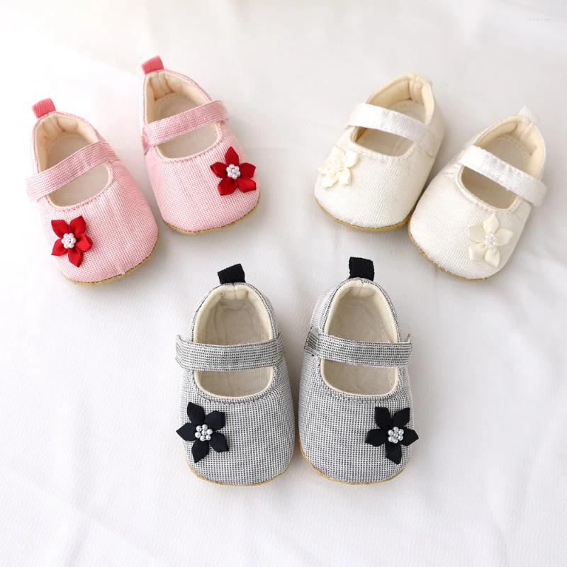 Primeiros caminhantes bebê criança sapatos com solas macias 0-6-12 meses de idade feminino primavera e outono princesa estilo pequeno sapato de pano