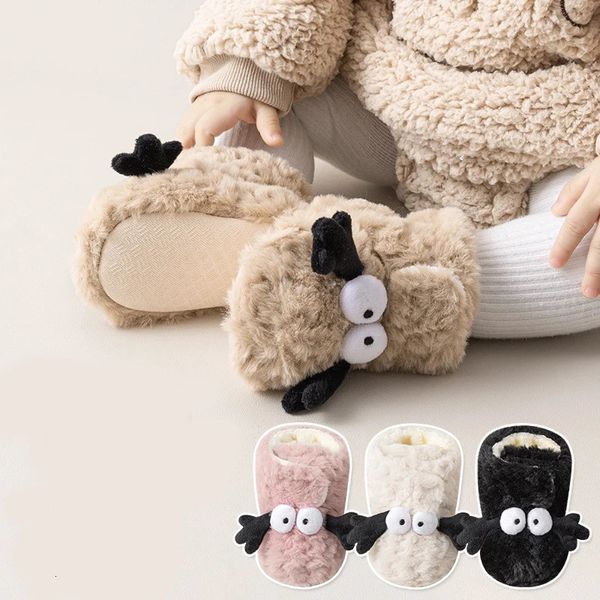 Primeros caminantes Zapatos de invierno para bebés para niñas y niños Nacidos Cunas para bebés Casual Felpa esponjosa Caminar descalzo Botines para niños Artículos para niños pequeños 231128