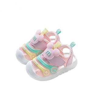 Eerste wandelaars geboren baby's en peuterschoenen voor meisjes lente en zomer strand peuter zachte Soled Baby Shoes Net Cute Antiskid schoenen 230330