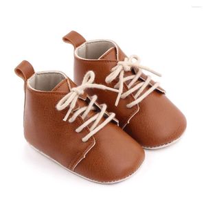 Eerste wandelaars geboren babyjongen schoenen peuter lederen mocassins walker casual sneaker soft sole baby stevige witte zwarte schoen voor wandelen